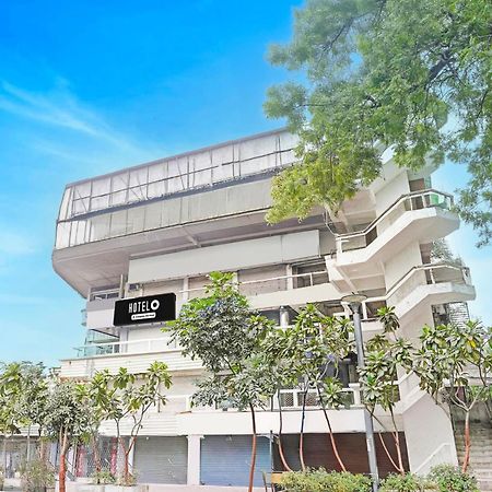 Super Hotel O Navrangpura Cg Road Formerly Hotel Yugraj アーメダバード エクステリア 写真