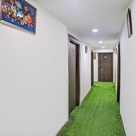 Super Hotel O Navrangpura Cg Road Formerly Hotel Yugraj アーメダバード エクステリア 写真