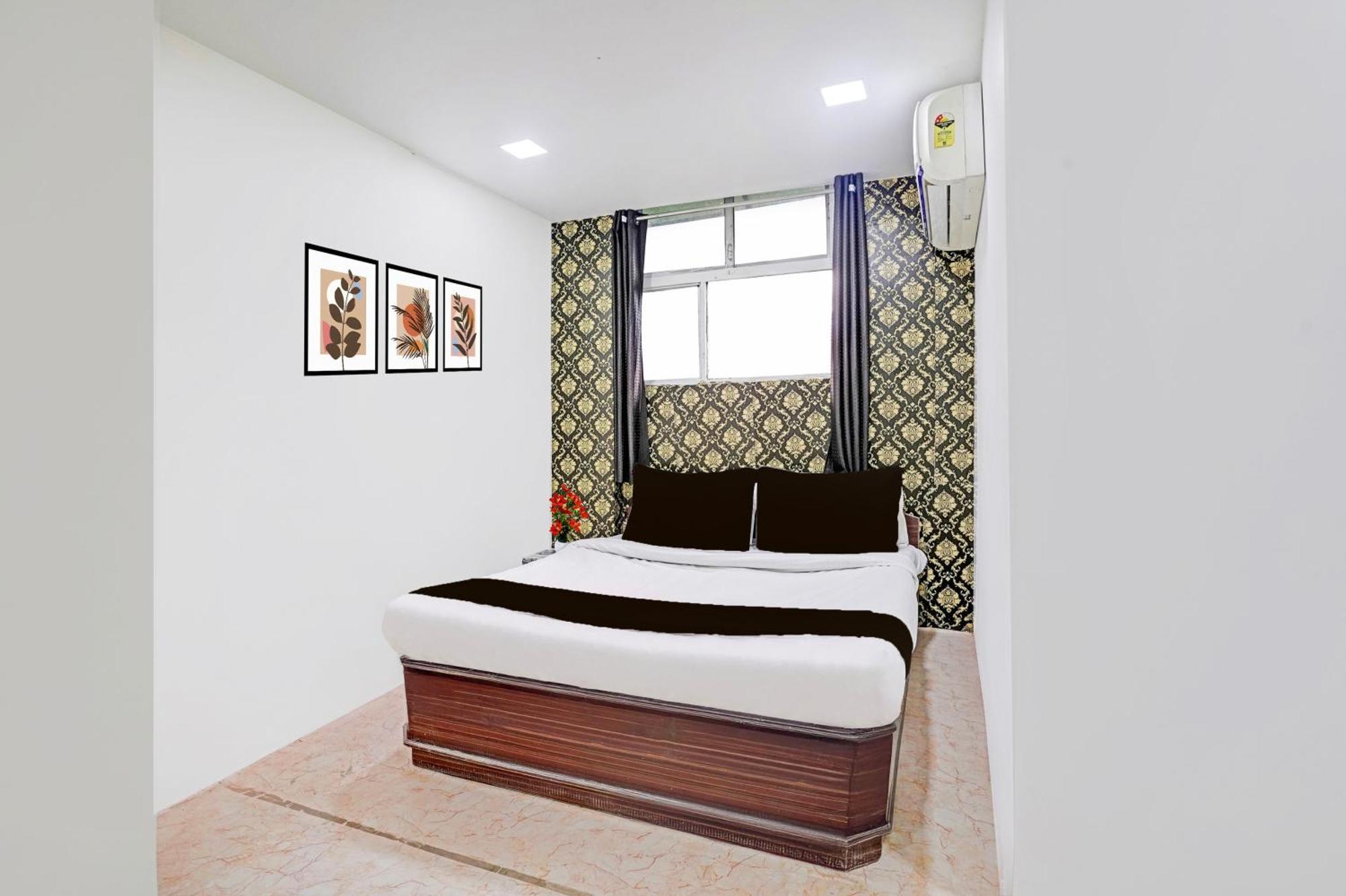 Super Hotel O Navrangpura Cg Road Formerly Hotel Yugraj アーメダバード エクステリア 写真