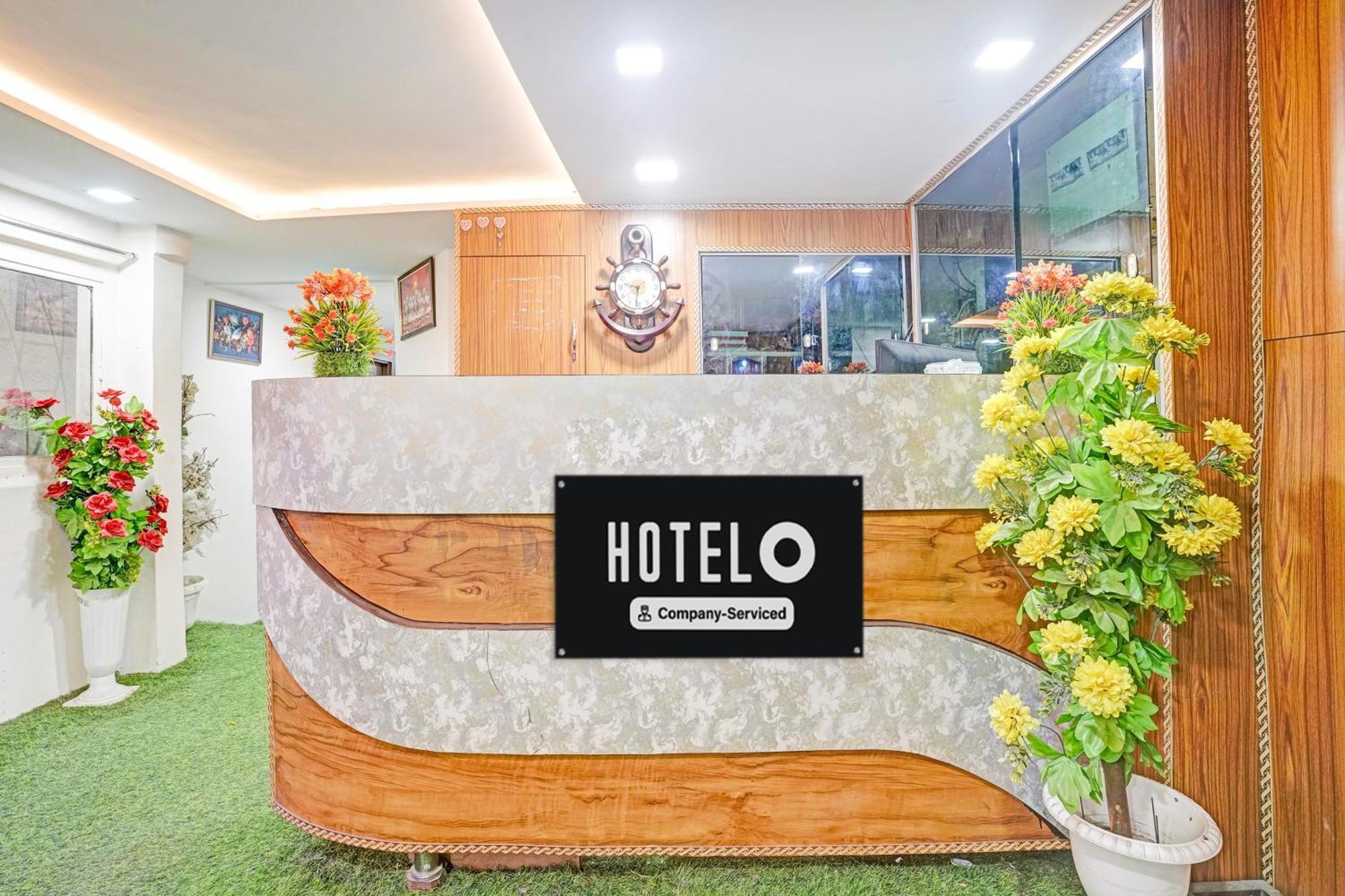 Super Hotel O Navrangpura Cg Road Formerly Hotel Yugraj アーメダバード エクステリア 写真