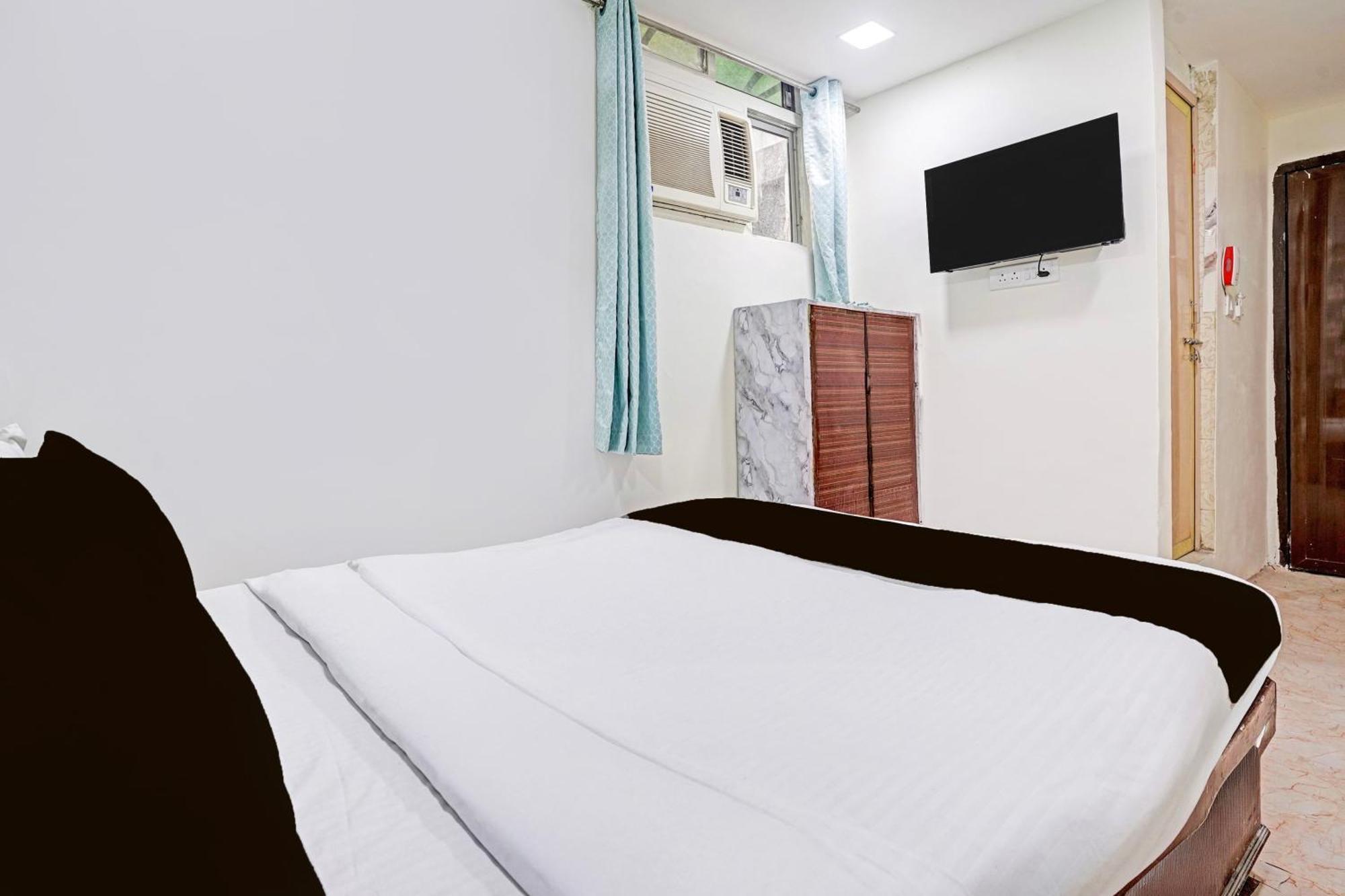 Super Hotel O Navrangpura Cg Road Formerly Hotel Yugraj アーメダバード エクステリア 写真