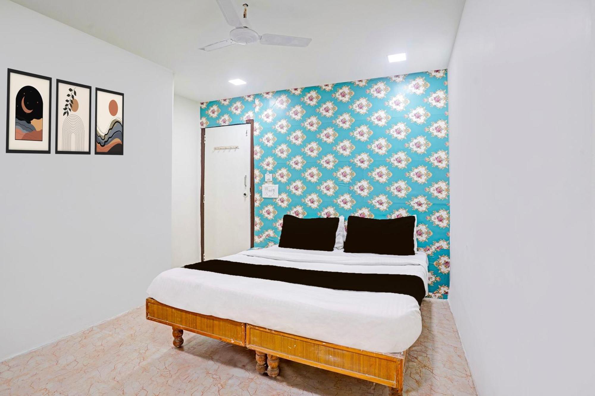 Super Hotel O Navrangpura Cg Road Formerly Hotel Yugraj アーメダバード エクステリア 写真